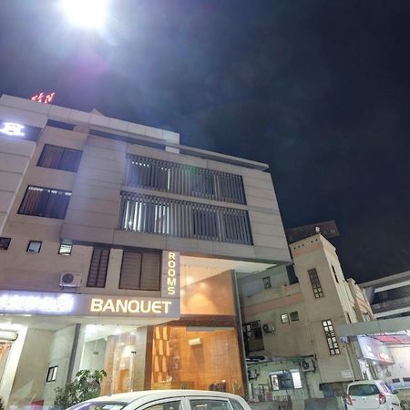 Hotel Navjivan Himatnagar Esterno foto