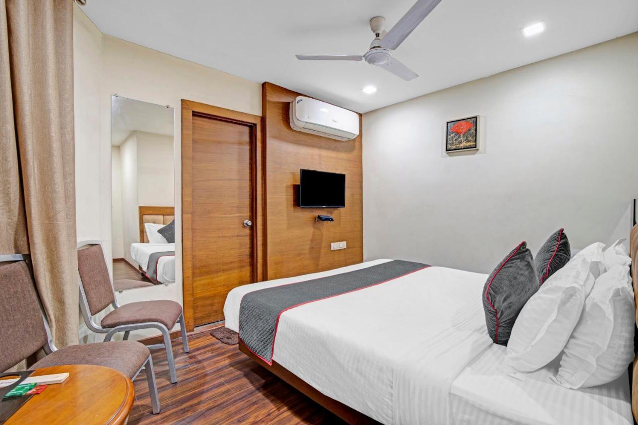 Hotel Navjivan Himatnagar Esterno foto