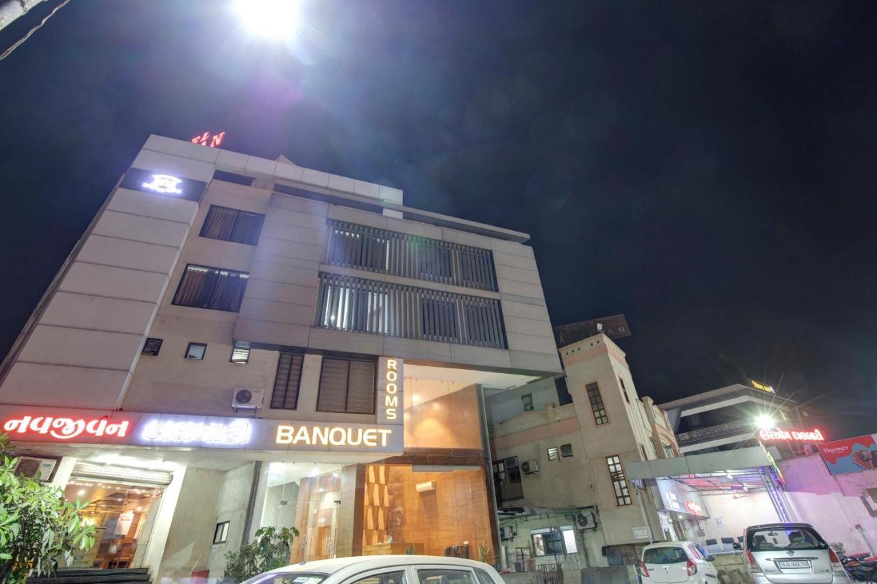 Hotel Navjivan Himatnagar Esterno foto