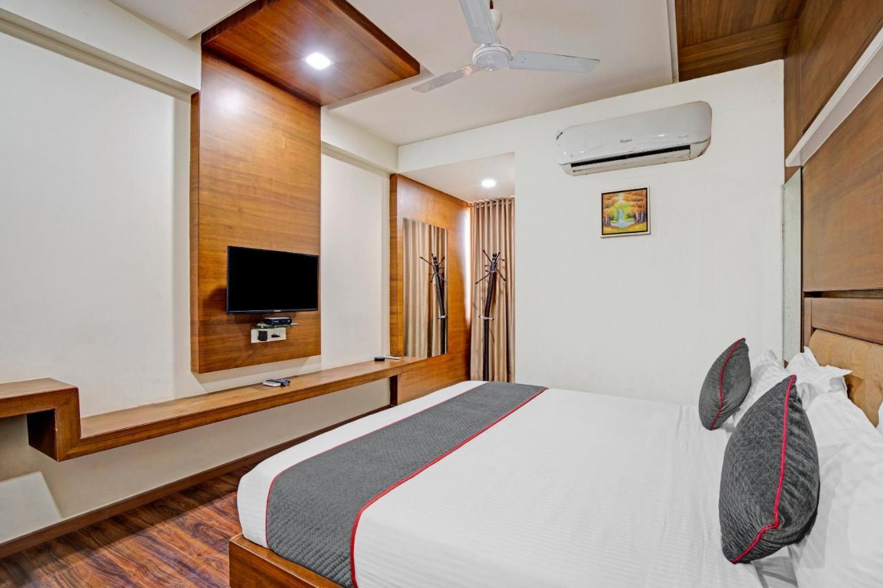 Hotel Navjivan Himatnagar Esterno foto
