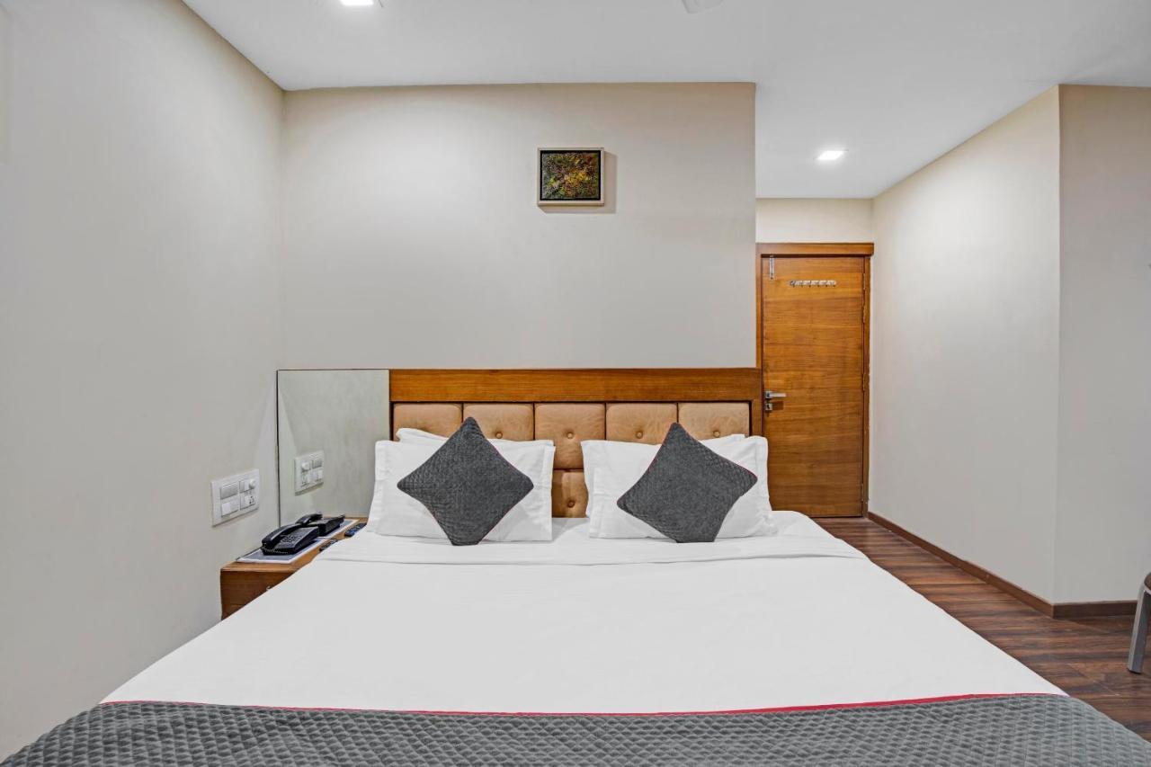 Hotel Navjivan Himatnagar Esterno foto